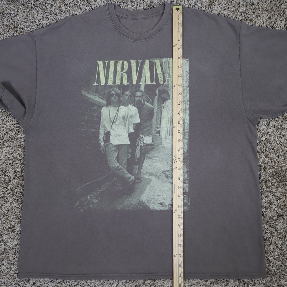 2015 Nirvana Brick Wall Alley Photo T-Shirt XL Grunge Rock Faded Charcoal Grey - Picture 10 of 11